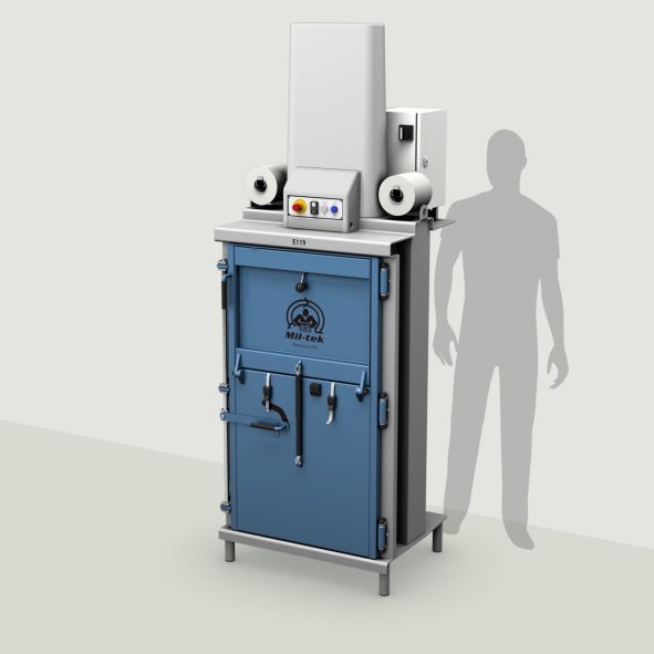 Pressa elettrica E119 per cartone e plastica su sfondo verde